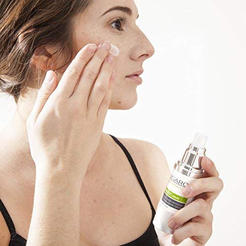 Anti-Aging Facial Serum Hydrates and Plumps Skin